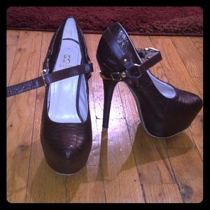 NWOT Size 6 Brown Platform Heels